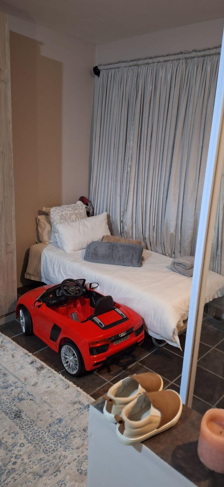 To Let 1 Bedroom Property for Rent in Wavecrest Eastern Cape